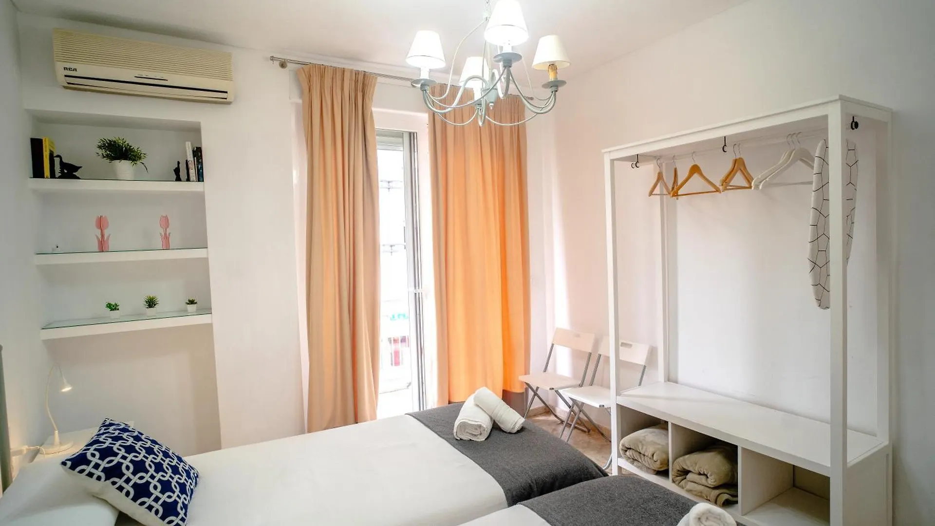 Azhar Suites Córdoba 0*,  España