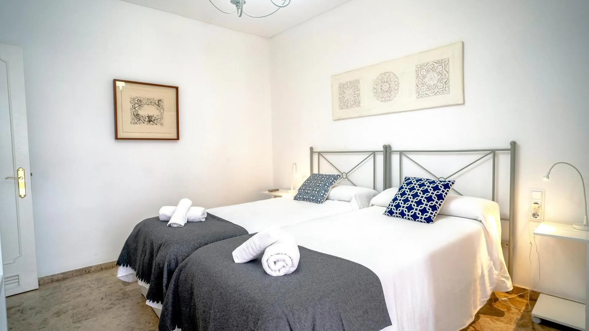 Azhar Suites Córdoba 0*,